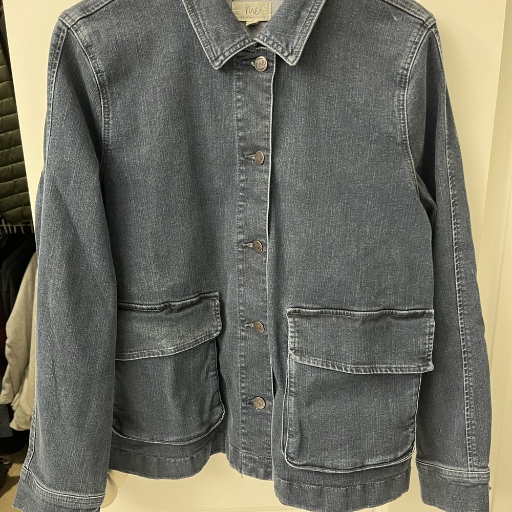 Blue Jean Jacket with Relaxed Fit and Casual Style